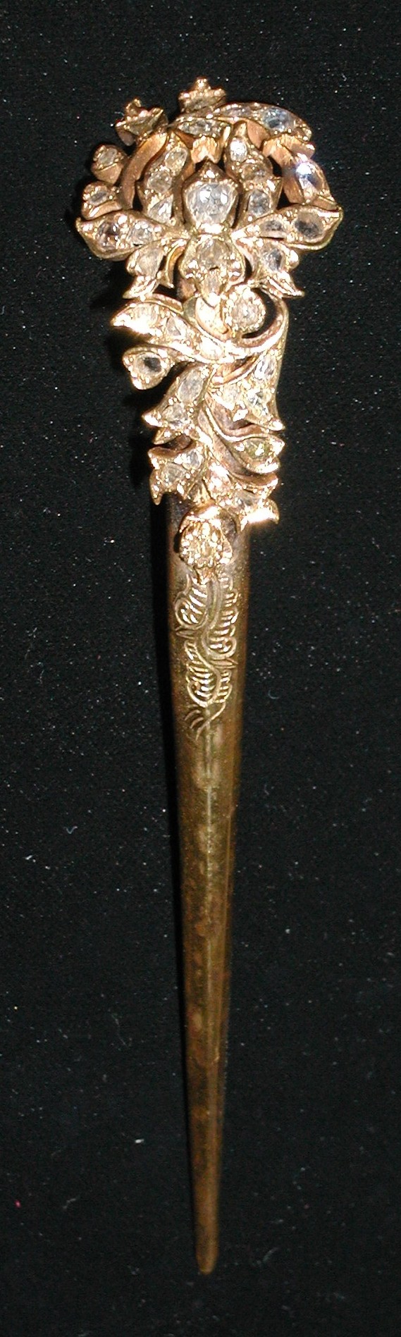 1930's Nonya hairpin of gold and intan.